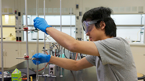 student setting up buret